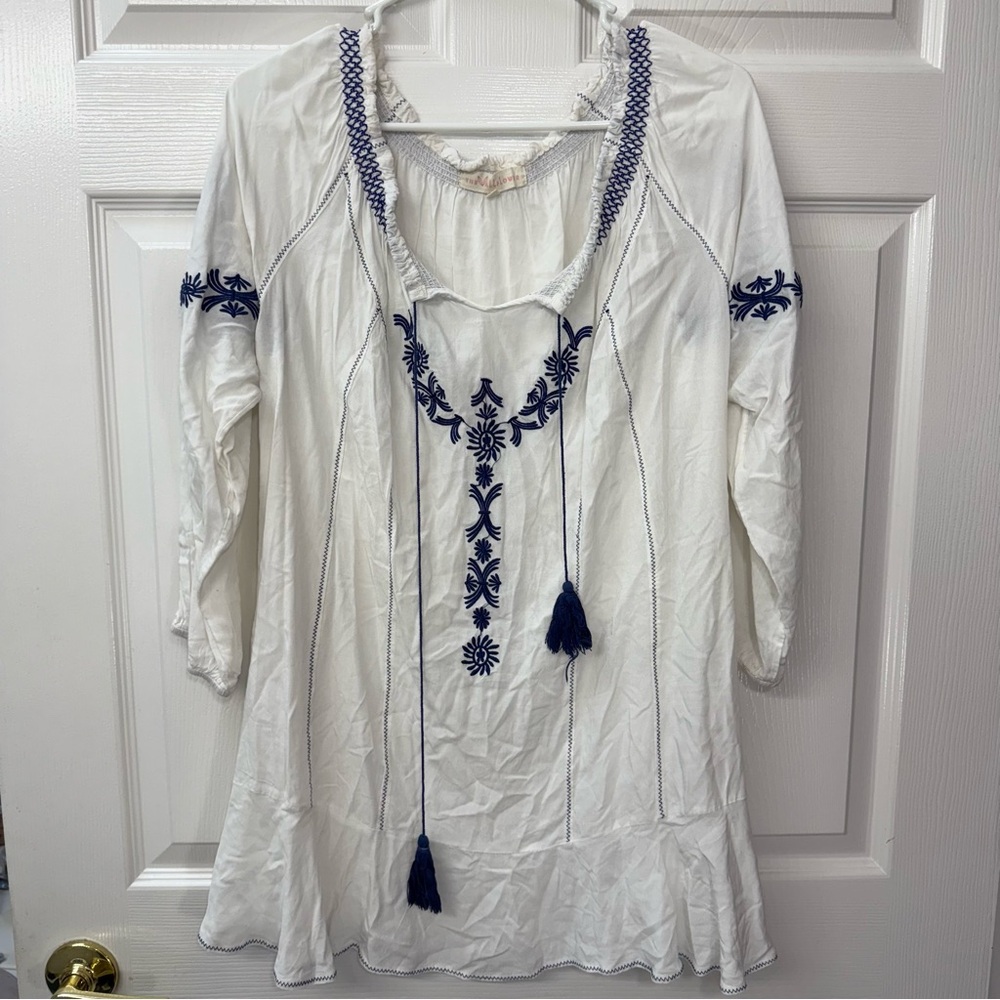 Wallflower White Tunic with Blue Embroidery Women’s Size S